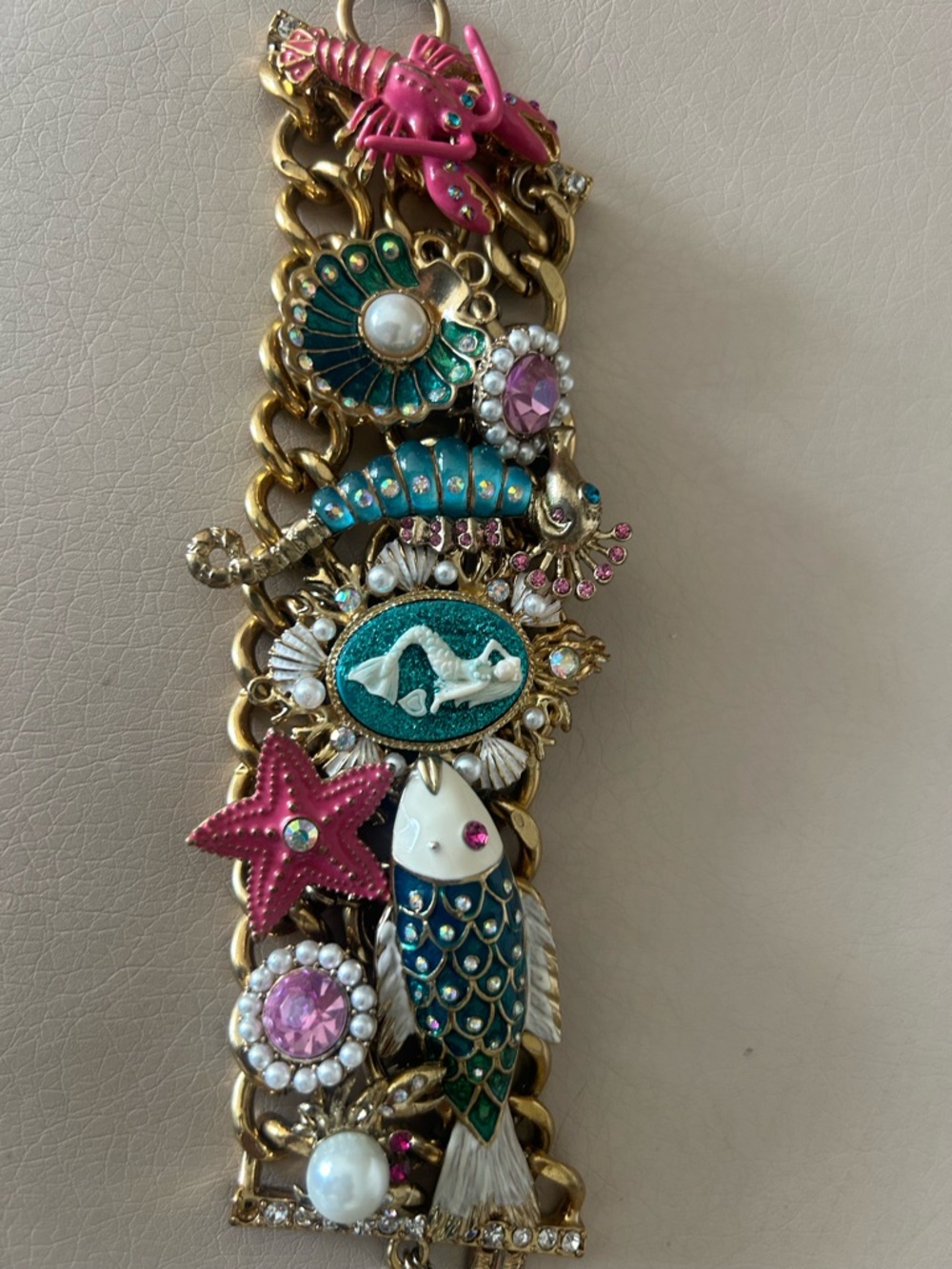 Betsy Johnson. Jewels of the sea bracelet